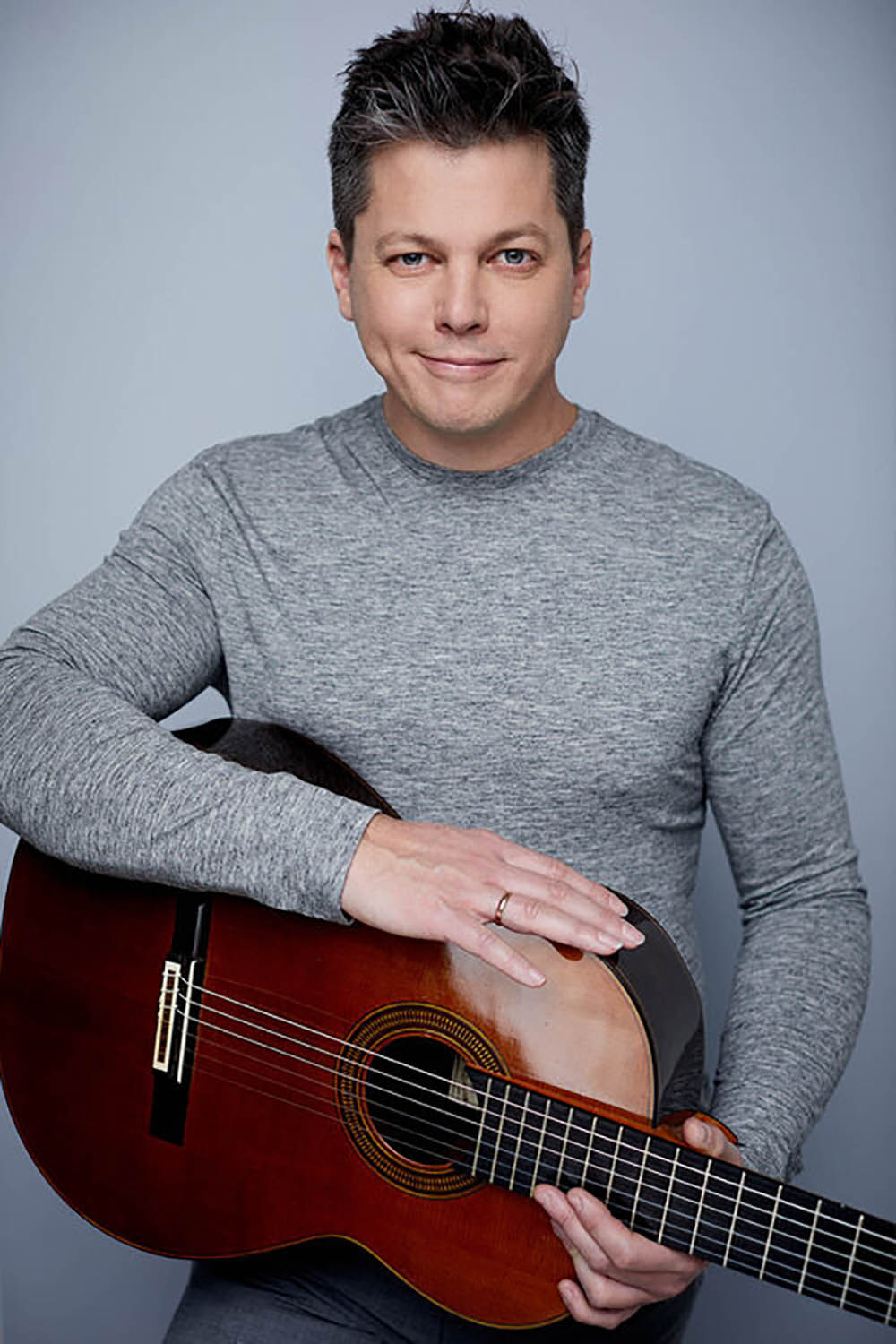 Livestream an evening of Latin and Spanish music with guitarist Daniel Bolshoy and the Orchestre classique de Montréal